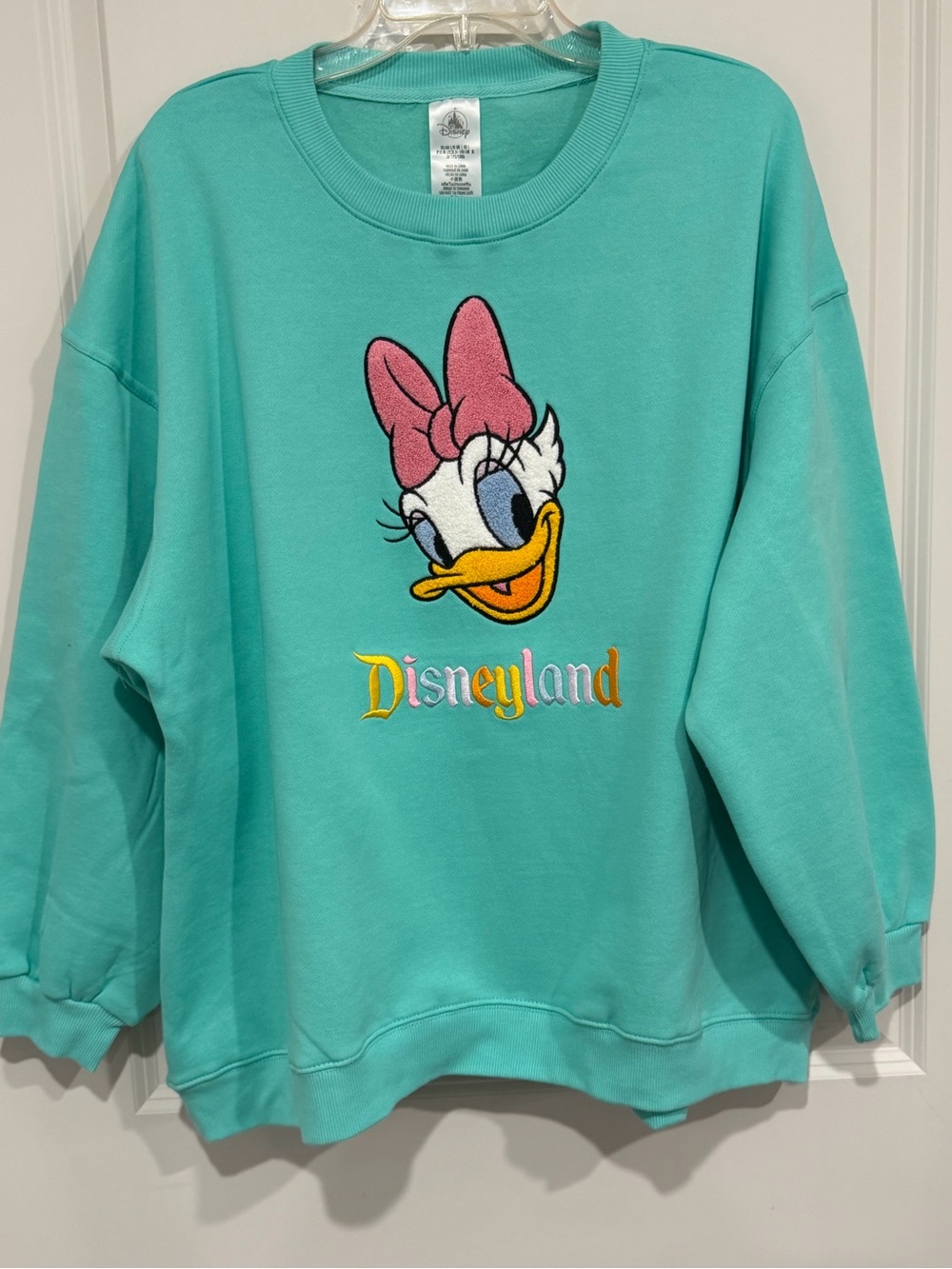 Disneyland Daisy Duck embroidered crewneck sweatshirt size L